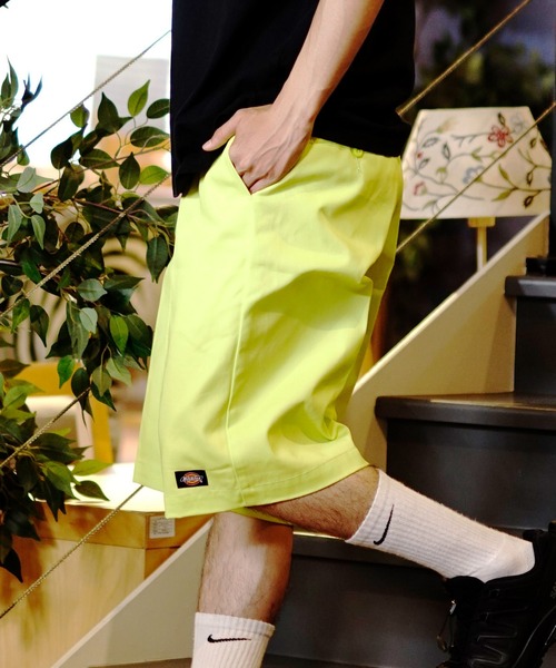 Dickies（ディッキーズ）の「Dickies/ディッキーズ オーバーサイズ ワークハーフパンツ/カラーパンツ/14563000/42283（その他パンツ・メンズ・ピンク/イエロー/グリーン/ライトグリーン/オレンジ/ブルー/パープル/ダークグリーン/ライム・32inch/30inch/28inch/34inch/36inch）」の3枚目の写真