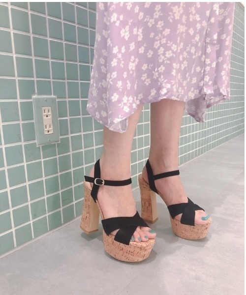 R&E(アールアンドイー)の「【21SS新作】【R&E】コルクチャンキーヒールクロスサンダル(サンダル・レディース・ブラック/ピンク/レモンイエロー/ホワイト・S/M/L)」の3枚目の写真