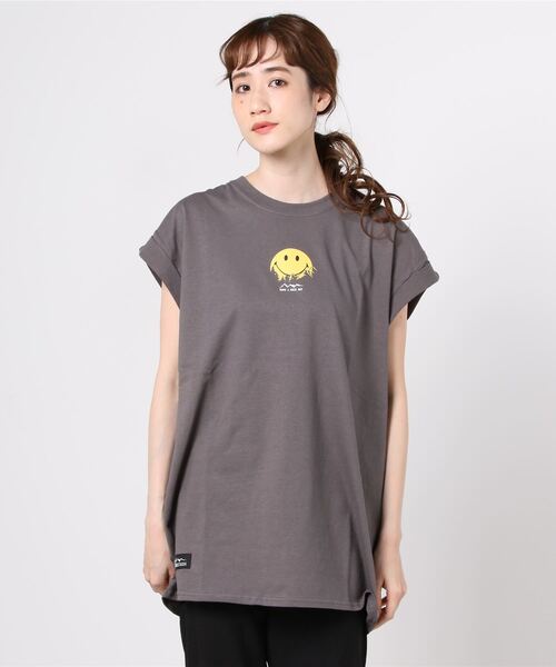 MANASTASH(マナスタッシュ)の「MANASTASH/マナスタッシュ Ws MOON SMILE TEE FOR BEAVER 別注ムーンスマイルT(Tシャツ/カットソー・レディース・ホワイト/チャコール・MEDIUM)」の2枚目の写真
