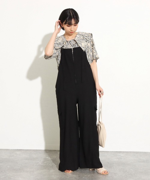 Factor=（ファクターイコール）の「カーゴサロペット（サロペット/オーバーオール・レディース・カーキ/ブラック・FREE）」の2枚目の写真