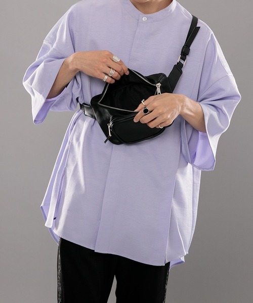 kutir（クティール）の「フェイクレザーショルダーバッグ（ボディバッグ/ウエストポーチ・メンズ・ブラック・FREE）」の11枚目の写真