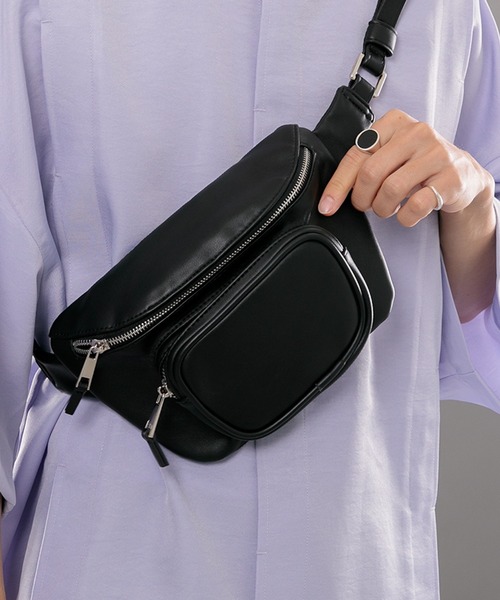 kutir（クティール）の「フェイクレザーショルダーバッグ（ボディバッグ/ウエストポーチ・メンズ・ブラック・FREE）」の13枚目の写真