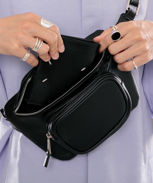 kutir（クティール）の「フェイクレザーショルダーバッグ（ボディバッグ/ウエストポーチ・メンズ・ブラック・FREE）」の15枚目の写真