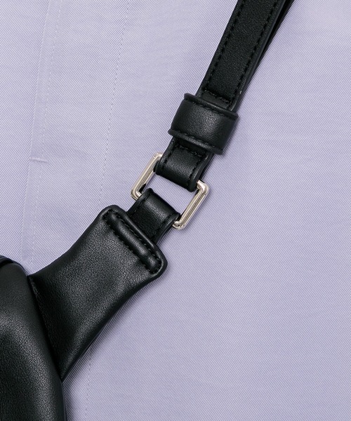 kutir（クティール）の「フェイクレザーショルダーバッグ（ボディバッグ/ウエストポーチ・メンズ・ブラック・FREE）」の18枚目の写真