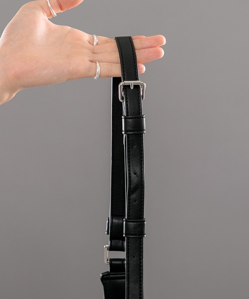 kutir（クティール）の「フェイクレザーショルダーバッグ（ボディバッグ/ウエストポーチ・メンズ・ブラック・FREE）」の19枚目の写真