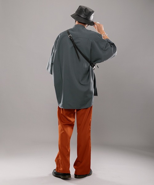 kutir（クティール）の「フェイクレザーショルダーバッグ（ボディバッグ/ウエストポーチ・メンズ・ブラック・FREE）」の7枚目の写真