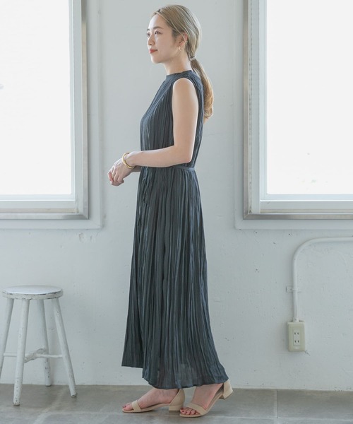 ITEMS URBANRESEARCH（アイテムズ アーバンリサーチ）の「ノースリーブワッシャーワンピース（ワンピース・レディース・チャコールグレー/ベージュ/グレー系その他・FREE）」の2枚目の写真