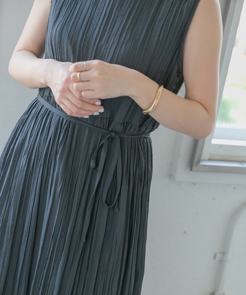 ITEMS URBANRESEARCH（アイテムズ アーバンリサーチ）の「ノースリーブワッシャーワンピース（ワンピース・レディース・チャコールグレー/ベージュ/グレー系その他・FREE）」の13枚目の写真