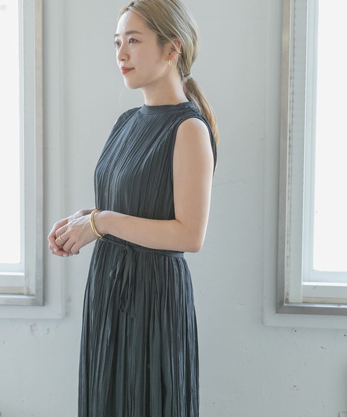 ITEMS URBANRESEARCH（アイテムズ アーバンリサーチ）の「ノースリーブワッシャーワンピース（ワンピース・レディース・チャコールグレー/ベージュ/グレー系その他・FREE）」の5枚目の写真