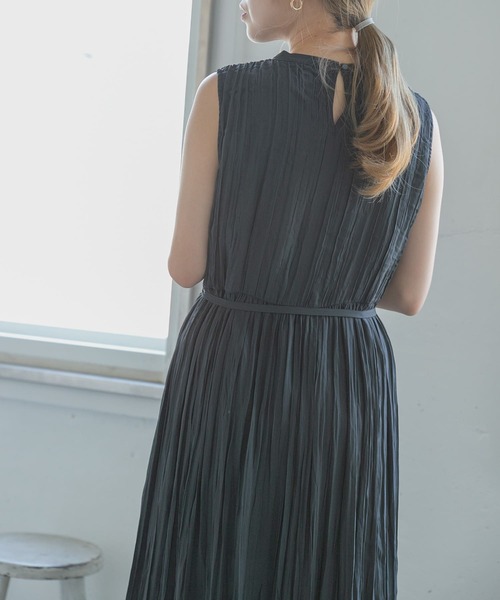 ITEMS URBANRESEARCH（アイテムズ アーバンリサーチ）の「ノースリーブワッシャーワンピース（ワンピース・レディース・チャコールグレー/ベージュ/グレー系その他・FREE）」の16枚目の写真