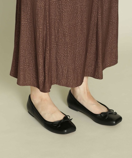 NANO universe(ナノユニバース)の「スクエアバレエシューズ(バレエシューズ・レディース・ベージュ/ブラック/アイボリー・37/36/38)」の2枚目の写真