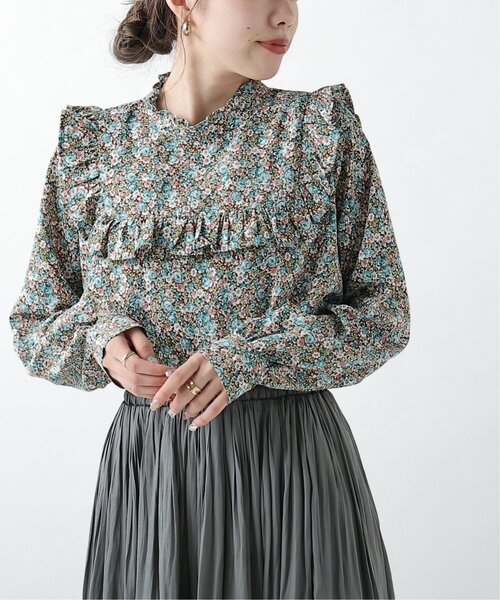 RAY CASSIN（レイカズン）の「花柄スクエアフリルブラウス（シャツ/ブラウス・レディース・パープル/イエロー/グリーン・FREE）」の2枚目の写真