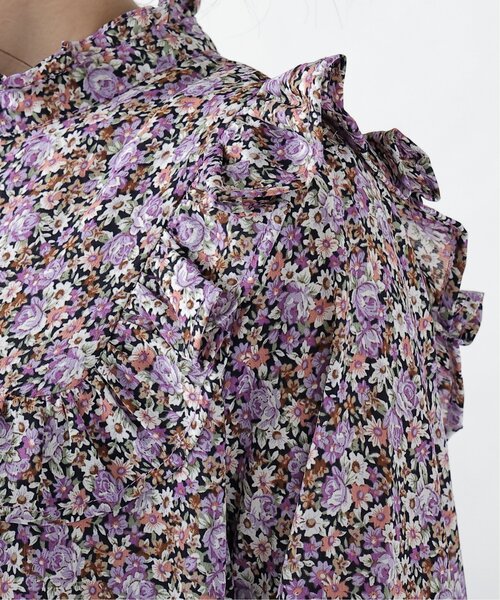 RAY CASSIN（レイカズン）の「花柄スクエアフリルブラウス（シャツ/ブラウス・レディース・パープル/イエロー/グリーン・FREE）」の16枚目の写真