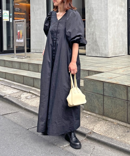 Omekashi（オメカシ）の「ボリュームスリーブシャツワンピース（シャツワンピース・レディース・ブラック/パープル/オフホワイト・38/36）」の6枚目の写真