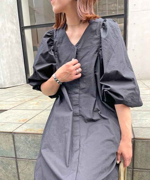Omekashi（オメカシ）の「ボリュームスリーブシャツワンピース（シャツワンピース・レディース・ブラック/パープル/オフホワイト・38/36）」の11枚目の写真