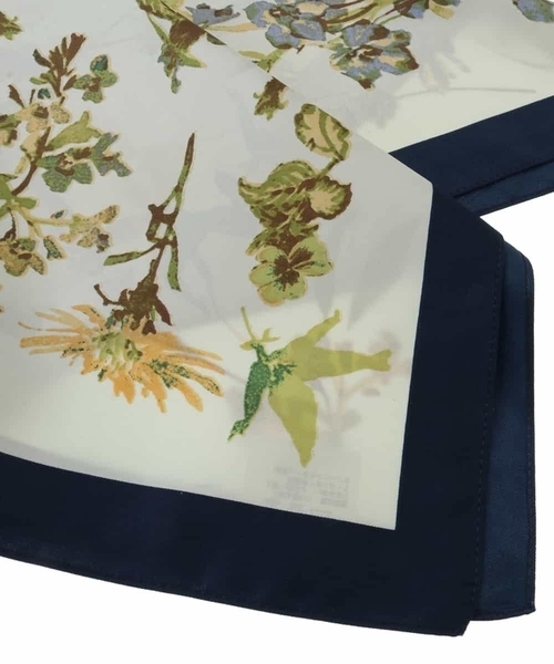 a.v.v（アーヴェヴェ）の「大判スカーフ（バンダナ/スカーフ・レディース・ネイビー/オレンジ/グリーン・38）」の4枚目の写真