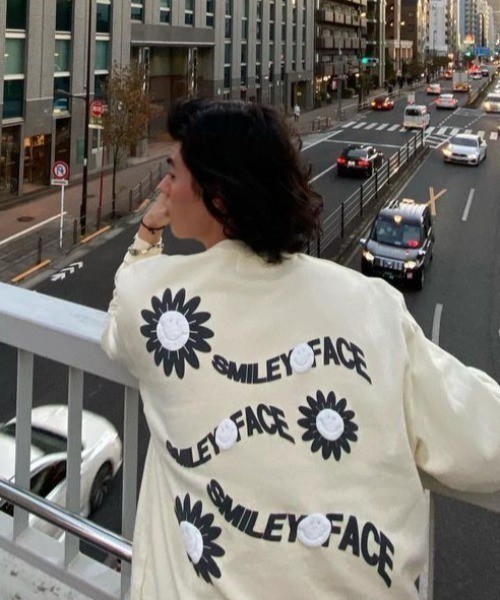 ROOPTOKYO（ループトウキョウ）の「ROOPTOKYOオリジナル SMILEY FACE Sweat スマイリー クルーネックスウェット トレーナー ユニセックス ビッグシルエット（スウェット・メンズ・ブラック/オートミール/グリーン・M/L/XL）」の3枚目の写真