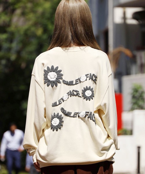 ROOPTOKYO（ループトウキョウ）の「ROOPTOKYOオリジナル SMILEY FACE Sweat スマイリー クルーネックスウェット トレーナー ユニセックス ビッグシルエット（スウェット・メンズ・ブラック/オートミール/グリーン・M/L/XL）」の17枚目の写真