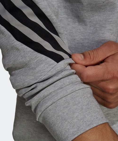 adidas(アディダス)の「アディダス スポーツウェア フューチャー アイコン スリーストライプス スウェットシャツ(スウェット・メンズ・ブラック/ヘザーグレー・SMALL/XX-LARGE/X-LARGE/XXX-LARGE/MEDIUM/LARGE)」の8枚目の写真