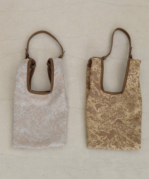 Bab(バブ)の「【WEB限定】2WAYフェイクレザートートバッグ(トートバッグ・レディース・オフホワイト/カーキ/A/B・ONESIZE)」の11枚目の写真