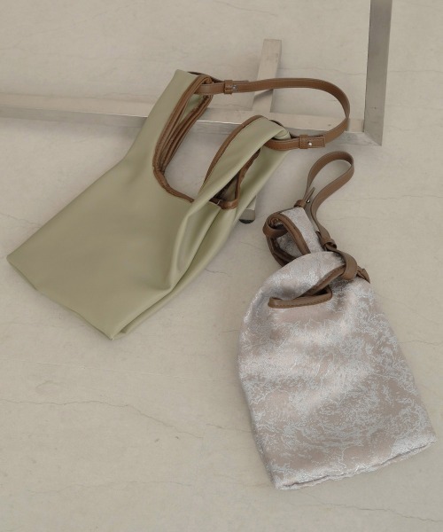 Bab(バブ)の「【WEB限定】2WAYフェイクレザートートバッグ(トートバッグ・レディース・オフホワイト/カーキ/A/B・ONESIZE)」の18枚目の写真