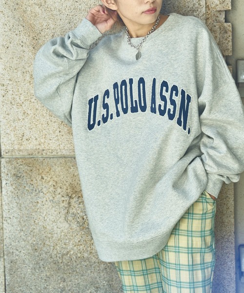 U.S. POLO ASSN.（ユーエスポロアッスン）の「【U.S. POLO ASSN./ユーエスポロアッスン】カレッジロゴサガラ刺繍クルーネックスウェット/ユニセックス/裏起毛（スウェット・メンズ・ブラック/ネイビー/ブラウン/オフホワイト/サックスブルー/グリーン/杢グレー・SMALL/MEDIUM/LARGE）」の4枚目の写真