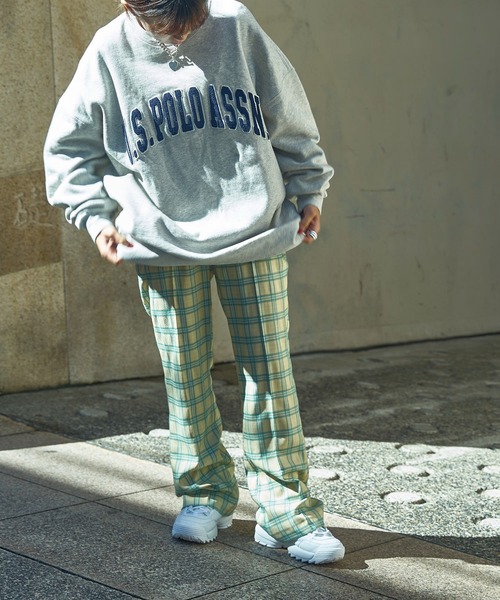 U.S. POLO ASSN.（ユーエスポロアッスン）の「【U.S. POLO ASSN./ユーエスポロアッスン】カレッジロゴサガラ刺繍クルーネックスウェット/ユニセックス/裏起毛（スウェット・メンズ・ブラック/ネイビー/ブラウン/オフホワイト/サックスブルー/グリーン/杢グレー・SMALL/MEDIUM/LARGE）」の13枚目の写真