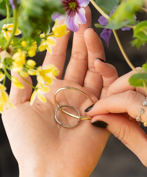 ANOH（アノー）の「バイカラーWフープリング（リング・レディース・シルバー×ゴールド・17号）」の7枚目の写真