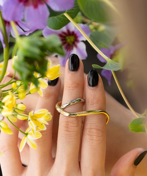 ANOH（アノー）の「バイカラーWフープリング（リング・レディース・シルバー×ゴールド・17号）」の6枚目の写真