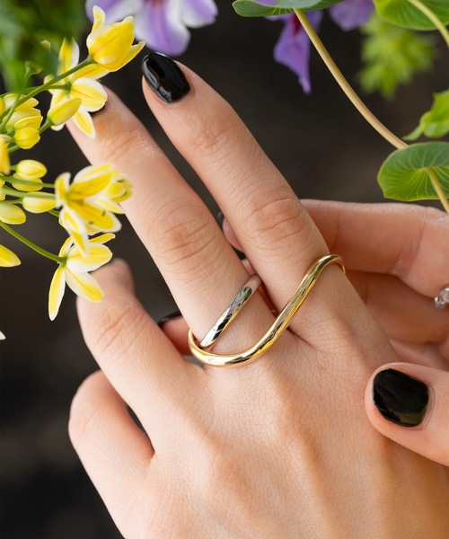 ANOH（アノー）の「バイカラーWフープリング（リング・レディース・シルバー×ゴールド・17号）」の5枚目の写真