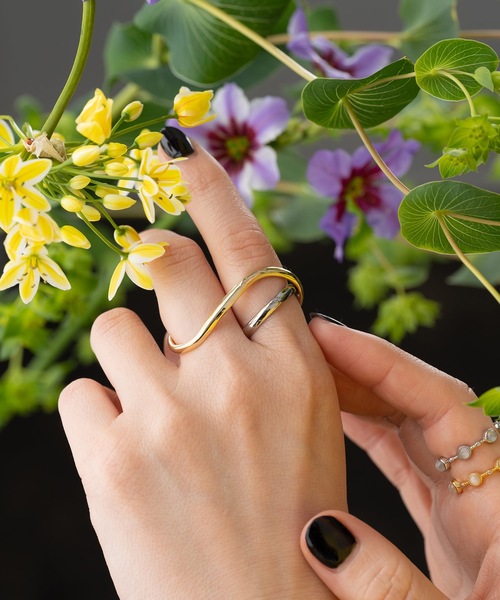 ANOH（アノー）の「バイカラーWフープリング（リング・レディース・シルバー×ゴールド・17号）」の4枚目の写真