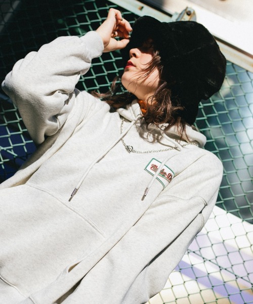 nemne store（ネンネストア）の「【 krap_jpn コラボ 】バックプリント裏起毛パーカー（パーカー・レディース・ブラック/オートミール/ブルー系その他・フリー）」の6枚目の写真