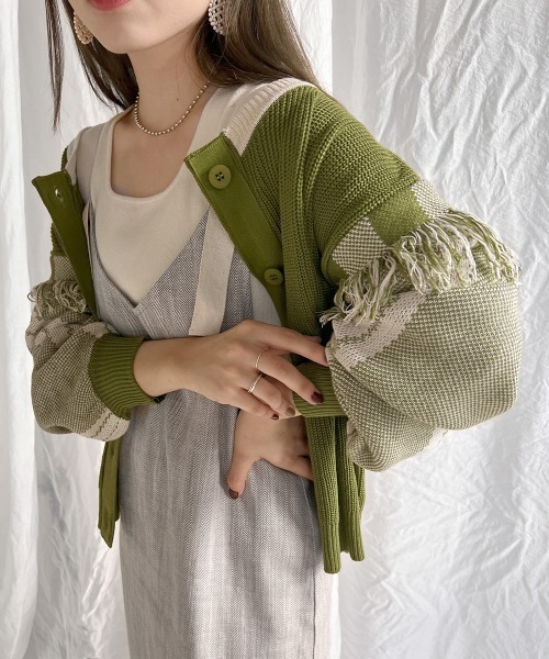 Bab(バブ)の「2WAYフリンジニットカーディガン(カーディガン/ボレロ・レディース・グリーン/アイボリー/グレイッシュベージュ・FREE)」の3枚目の写真