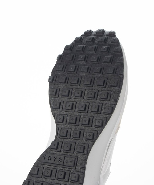 NIKE(ナイキ)の「NIKE/ナイキ レディース スニーカーWAFFLE DEBUT ワッフル デビュー ランニング 軽量 細身シルエット DH9523(スニーカー・レディース・ブラック×ブラック/ピンク系その他/ホワイト×ホワイト/レッド/グレー/ブラック/ホワイト×グリーン/ピンク系その他2・23.5cm/24.5cm/26.5cm/27.5cm/23.0cm/24.0cm/25.0cm/26.0cm/27.0cm/28.0cm)」の10枚目の写真