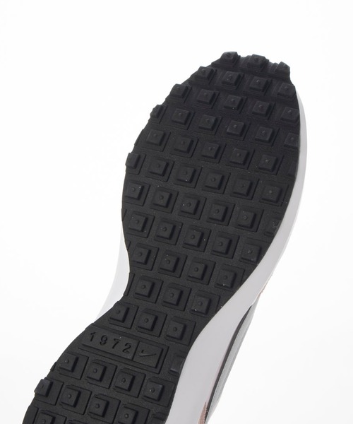 NIKE(ナイキ)の「NIKE/ナイキ レディース スニーカーWAFFLE DEBUT ワッフル デビュー ランニング 軽量 細身シルエット DH9523(スニーカー・レディース・ブラック×ブラック/ピンク系その他/ホワイト×ホワイト/レッド/グレー/ブラック/ホワイト×グリーン/ピンク系その他2・23.5cm/24.5cm/26.5cm/27.5cm/23.0cm/24.0cm/25.0cm/26.0cm/27.0cm/28.0cm)」の16枚目の写真