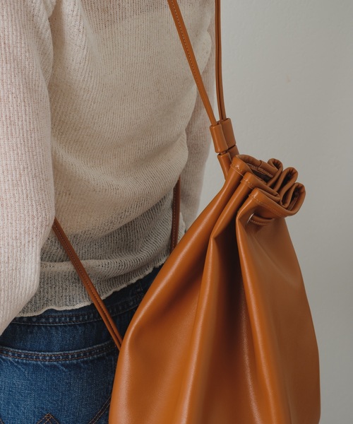 Kastane（カスタネ）の「【カタログ掲載アイテム】フェイクレザーナップサック（バックパック/リュック・レディース・キャメル/ブラック・FREE）」の11枚目の写真