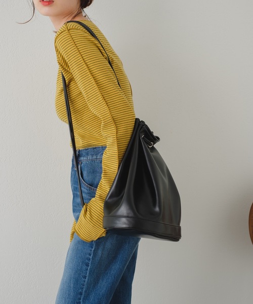 Kastane（カスタネ）の「【カタログ掲載アイテム】フェイクレザーナップサック（バックパック/リュック・レディース・キャメル/ブラック・FREE）」の18枚目の写真