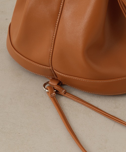 Kastane（カスタネ）の「【カタログ掲載アイテム】フェイクレザーナップサック（バックパック/リュック・レディース・キャメル/ブラック・FREE）」の17枚目の写真