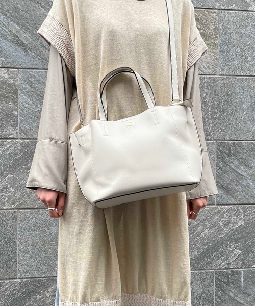 Legato Largo(レガートラルゴ)の「Legato Largo/ レガートラルゴ / 軽量PU 2WAY トートバッグ ハンドバッグ LH-P0002(トートバッグ・レディース・ブラック/アイボリー/ライトグリーン/ワインレッド/ベージュ系その他/キャメル/ダークブラウン/ベージュ/グリーン・ONESIZE)」の2枚目の写真