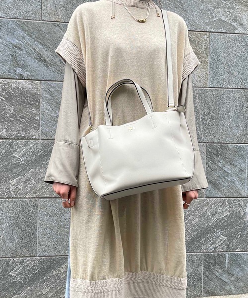 Legato Largo(レガートラルゴ)の「Legato Largo/ レガートラルゴ / 軽量PU 2WAY トートバッグ ハンドバッグ LH-P0002(トートバッグ・レディース・ブラック/アイボリー/ライトグリーン/ワインレッド/ベージュ系その他/キャメル/ダークブラウン/ベージュ/グリーン・ONESIZE)」の22枚目の写真