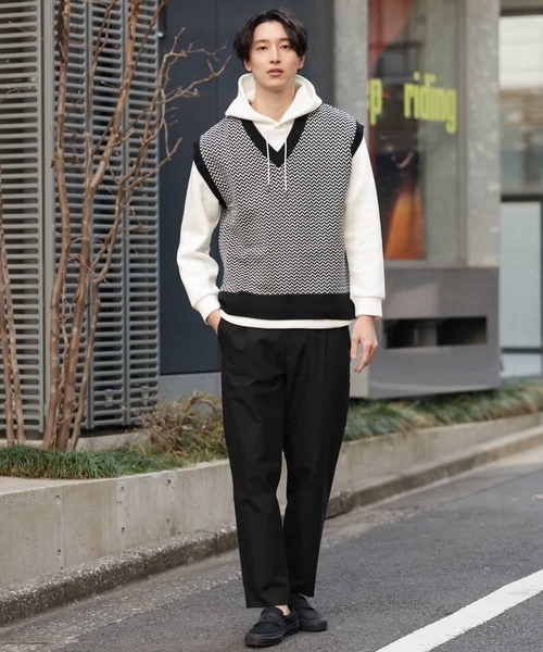 a.v.v（アーヴェヴェ）の「【2SET】5分袖カットソー付きVネックニットベスト（ベスト・メンズ・ホワイト/ライトグレー/ブラック・46/48）」の14枚目の写真