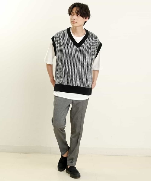 a.v.v（アーヴェヴェ）の「【2SET】5分袖カットソー付きVネックニットベスト（ベスト・メンズ・ホワイト/ライトグレー/ブラック・46/48）」の11枚目の写真