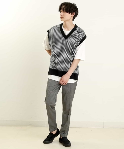 a.v.v（アーヴェヴェ）の「【2SET】5分袖カットソー付きVネックニットベスト（ベスト・メンズ・ホワイト/ライトグレー/ブラック・46/48）」の8枚目の写真