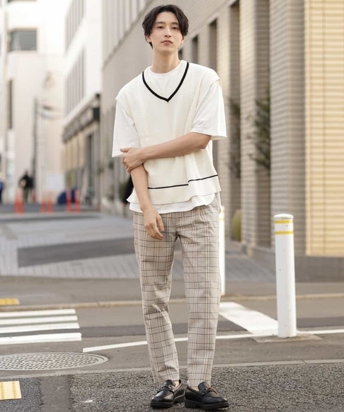 a.v.v（アーヴェヴェ）の「【2SET】5分袖カットソー付きVネックニットベスト（ベスト・メンズ・ホワイト/ライトグレー/ブラック・46/48）」の5枚目の写真