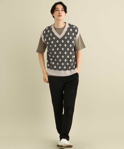 a.v.v（アーヴェヴェ）の「【2SET】5分袖カットソー付きVネックニットベスト（ベスト・メンズ・ホワイト/ライトグレー/ブラック・46/48）」の6枚目の写真