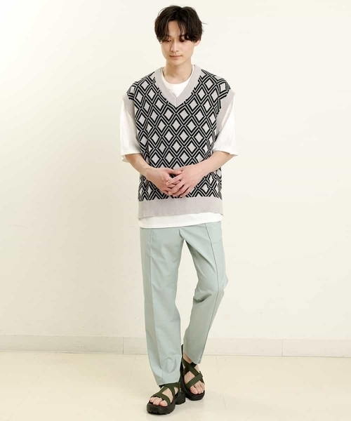 a.v.v（アーヴェヴェ）の「【2SET】5分袖カットソー付きVネックニットベスト（ベスト・メンズ・ホワイト/ライトグレー/ブラック・46/48）」の16枚目の写真