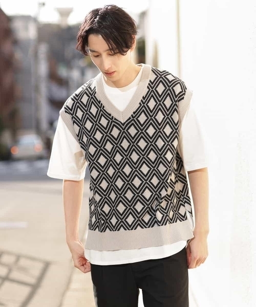 a.v.v（アーヴェヴェ）の「【2SET】5分袖カットソー付きVネックニットベスト（ベスト・メンズ・ホワイト/ライトグレー/ブラック・46/48）」の10枚目の写真