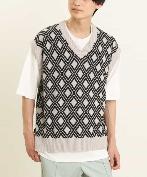 a.v.v（アーヴェヴェ）の「【2SET】5分袖カットソー付きVネックニットベスト（ベスト・メンズ・ホワイト/ライトグレー/ブラック・46/48）」の3枚目の写真