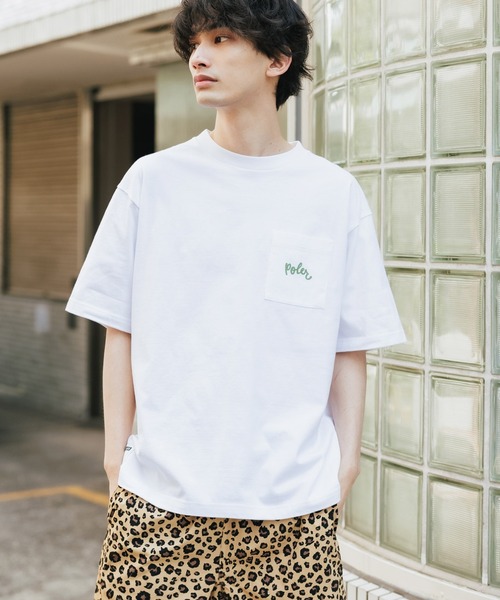 POLeR OUTDOOR STUFF（ポーラーアウトドアスタッフ）の「POLER/ポーラー SCRIPT PKT RELAX FIT TEE 半袖Tシャツ（Tシャツ/カットソー・メンズ・ブルー/ホワイト/ピンク・XL/M/L）」の2枚目の写真