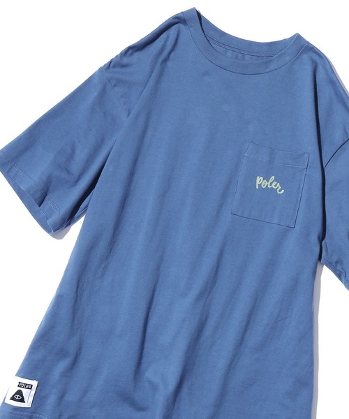 POLeR OUTDOOR STUFF（ポーラーアウトドアスタッフ）の「POLER/ポーラー SCRIPT PKT RELAX FIT TEE 半袖Tシャツ（Tシャツ/カットソー・メンズ・ブルー/ホワイト/ピンク・XL/M/L）」の18枚目の写真